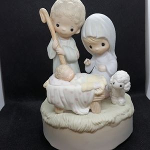 E-2810 MUSIC BOX 1979 "Come let us adore Him"